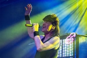 Eventfotografie Kassel: Gitarrensolo im blauen Bühnenlicht