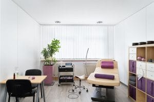 Praxisfotografie Kassel – helle Praxisräume für Ergotherapie modern fotografiert