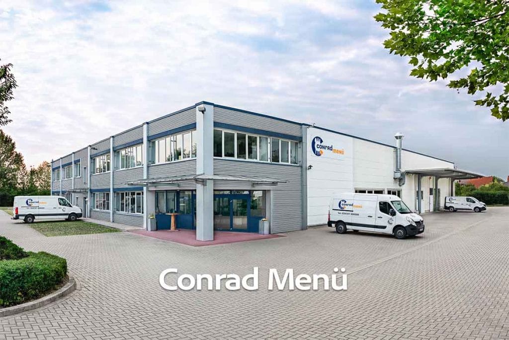 Conrad Menü Firmengebäude mit Firmenfahrzeugen – Business Fotografie & Video Kassel für Industrie und Fertigung