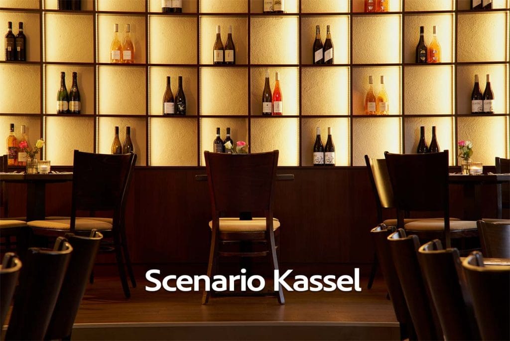 Edles Restaurant-Interieur im Scenario Kassel mit stilvoll beleuchtetem Regal – Business Fotografie & Video Kassel für Gastronomie und Events